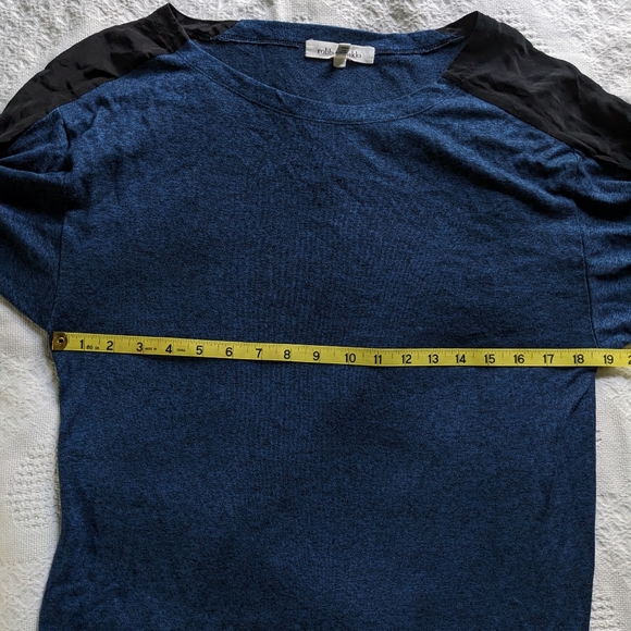 Lightweight sweater, soft with silky sleeve colorblock Sz XS - Picture 5 of 5